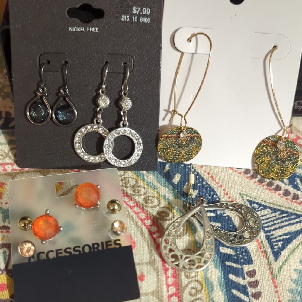 Assorted Earrings Set with Gold and Silver Tones, Costume Jewelry Lot